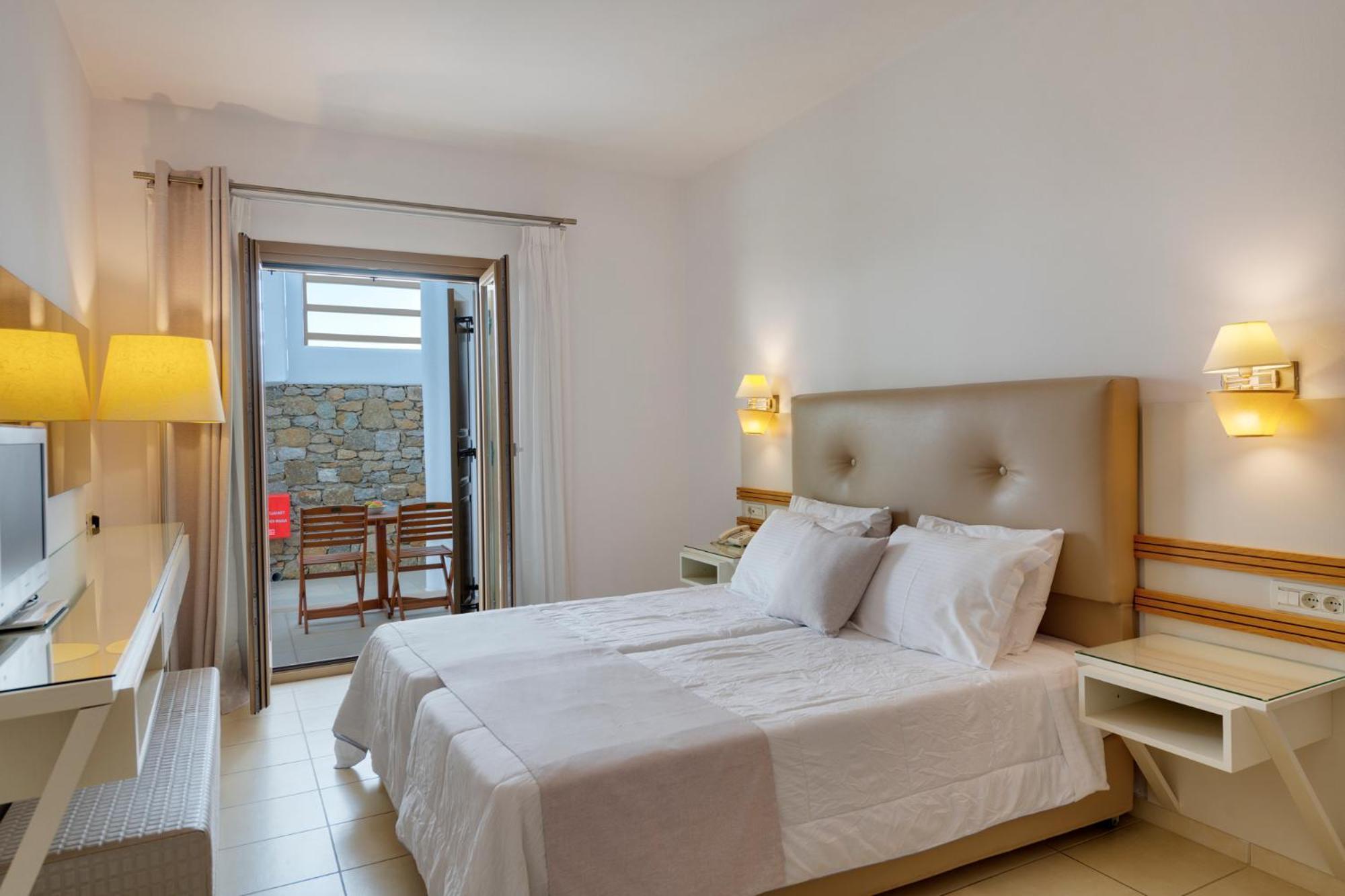 Lithos By Spyros & Flora Otel 4*